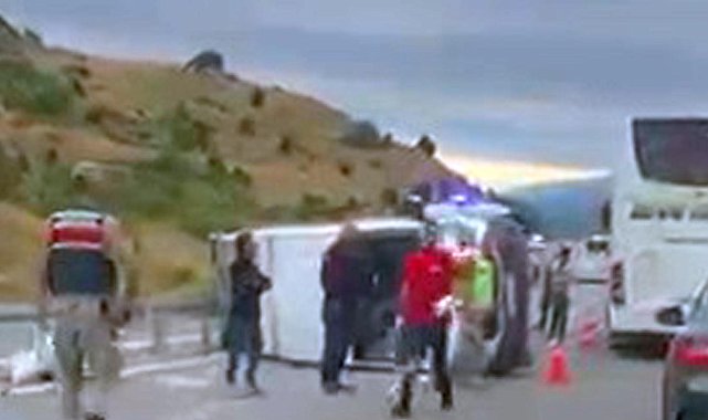 Devrilen minibüste 6'sı çocuk 16 kişi yaralandı