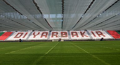 Diyarbakır Stadyumu'nun çimleri, 40 dereceyi aşan sıcaklıktan perde ve fan sistemiyle korunuyor