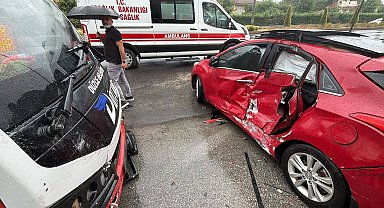 Düzce'de yolcu midibüsü ile otomobil çarpıştı: 5 yaralı