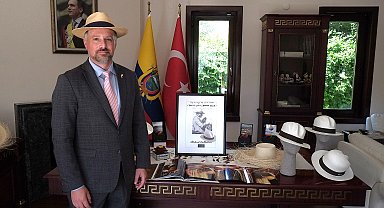 Ekvador Büyükelçisi Vintimilla Vega'nın şapka koleksiyonunda Atatürk'e vefa