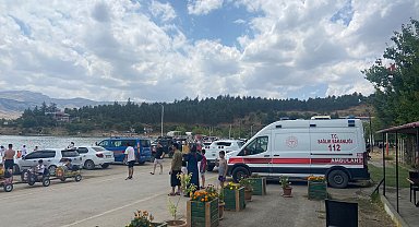 Elazığ'da batan kayıktaki 7 kişi kurtarıldı