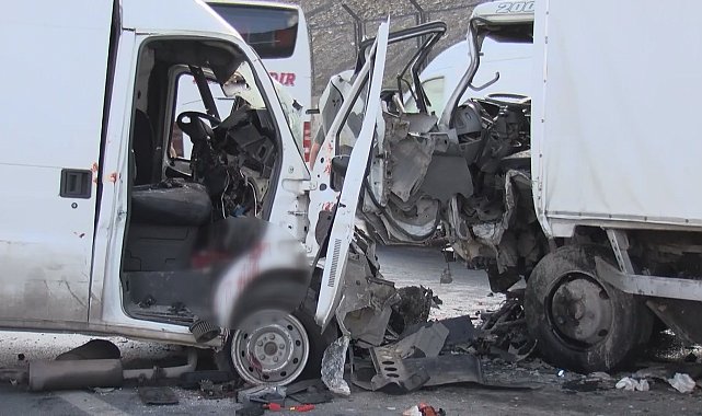 Esenler'de beş aracın karıştığı zincirleme kaza: 3 yaralı Aktüel görüntüyle geniş haber