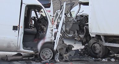 Esenler'de beş aracın karıştığı zincirleme kaza: 3 yaralı Aktüel görüntüyle geniş haber