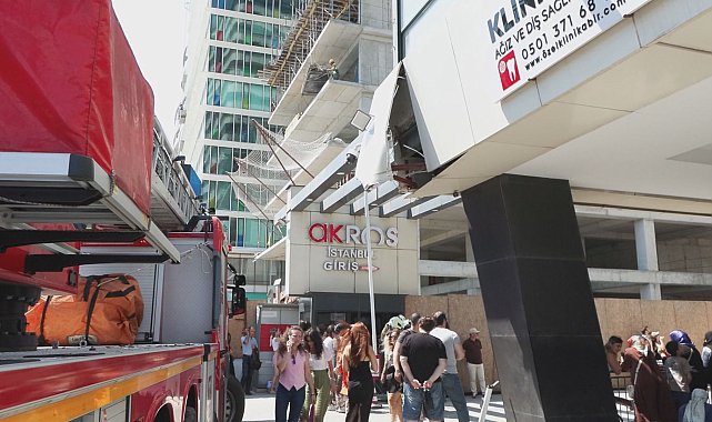 Esenyurt'ta 18 katlı rezidansta çıkan yangın söndürüldü