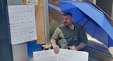 Evden çıkarılan kalp hastası kiracıdan 'Benim kalbim hasta, senin vicdanın' yazılı pankartla eylem