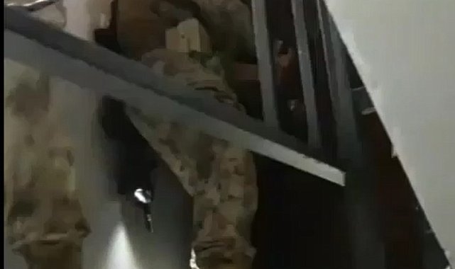 Eyüpsultan'da durdurulan motosiklette uzun namlulu silah ve el yapımı bomba ele geçirildi: 3 tutuklama
