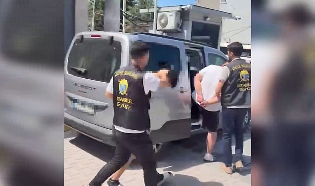 Eyüpsultan'da market işletmecisini tehdit edip silahlı saldırı düzenleyen 2 şüpheli kamerada