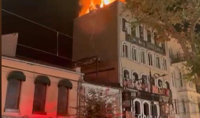 Fatih'te binanın çatısındaki baz istasyonunda çıkan yangın söndürüldü