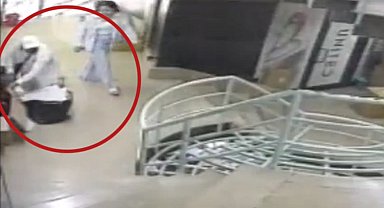 Fatih'te kurdukları düzenekle 4 kilogram altını çaldılar: Birkaç kere altın alıp güven sağlamış