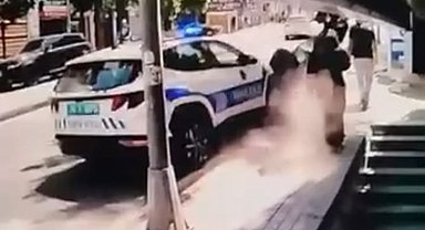 Fatih'te polis aracının motosiklete çarptığı kaza kamerada: 2'si polis 3 yaralı