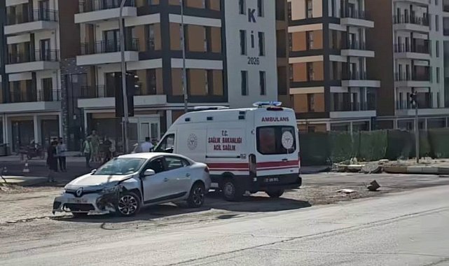 Gaziantep'te iki otomobil çarpıştı; 4 yaralı
