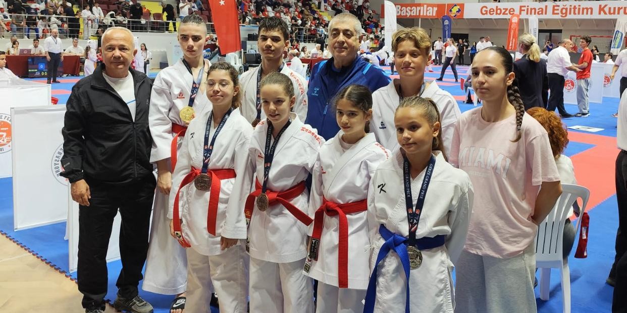 Gemlik Belediyespor Karate Takımı'ndan Gebze'de Büyük Başarı: 8 Sporcu, 8 Madalya!