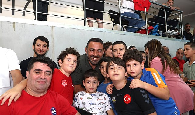 Gençlik ve Spor Bakan Yardımcısı Yerlikaya, Türkiye Minikler Güreş Şampiyonası'nı takip etti