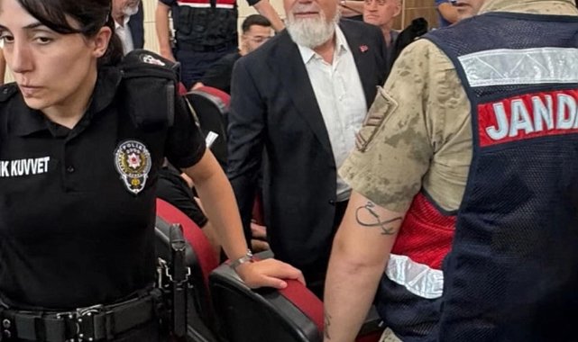 Görevden alınan Bursa Büyükşehir Belediye Başkanı Bozbey'in yargılanmasına başlandı