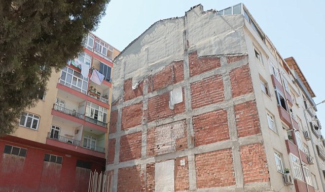 Güngören'de 'riskli' raporu verilen binanın mührünü kırıp içeri girdiler: Yıkılabilir