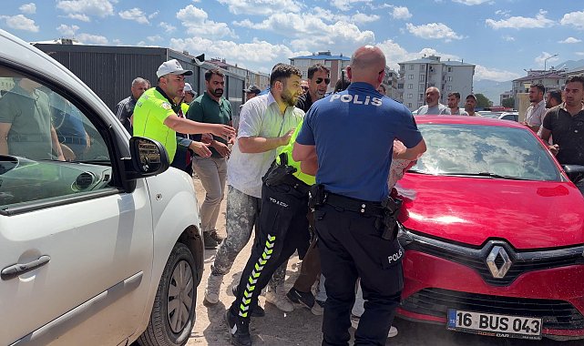 Hacze gelen icra görevlilerini engelleyen işçilere polis müdahale etti; 5 gözaltı