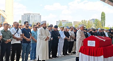 Helikopter kazasında hayatını kaybeden pilot emekli albay, son yolculuğuna uğurlandı