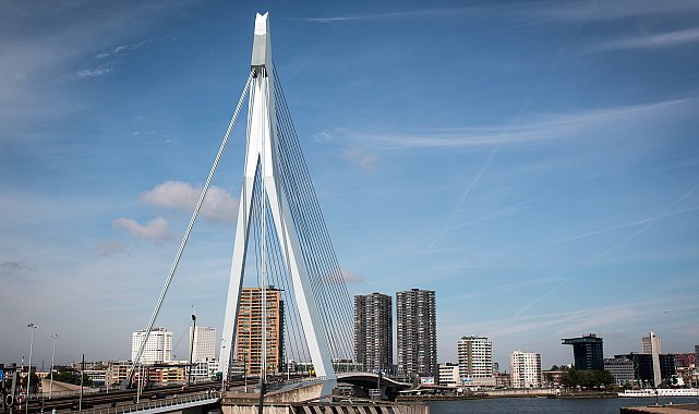 Hollanda'da iki tramvay çarpıştı: 15 yaralı
