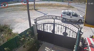 İki motosikletin çarpıştığı kaza kamerada; sürücü ile eşi öldü, oğulları ağır yaralandı