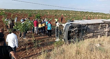 İşçilerini taşıyan minibüs devrildi: 22 yaralı