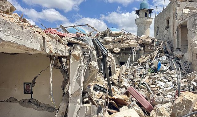 İsrail'in Lübnan'a saldırılarında hayatını kaybedenlerin sayısı 4 bin 320'ye yükseldi