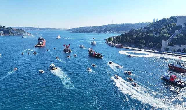 İstanbul Boğazı'nda 'Denizden Karaya 15 Temmuz' programı kapsamında tekne korteji düzenleniyor -3