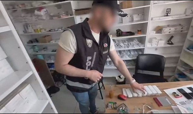 İstanbul ve Antalya'da kaçakçılık operasyonunda 9 şüpheli gözaltına alındı; binlerce cep telefonu ele geçirildi