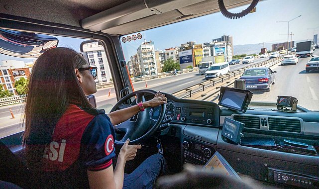 İzmir itfaiyesinin ilk ve tek kadın şoförü Ayet: Ekip arkadaşlarımın canı bana emanet