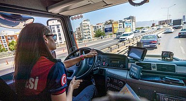 İzmir itfaiyesinin ilk ve tek kadın şoförü Ayet: Ekip arkadaşlarımın canı bana emanet