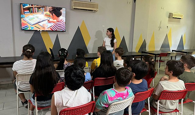 İzmir'de 13 yaşındaki Bade, yapay zekayı çocuklar için iyiliğe dönüştürdü