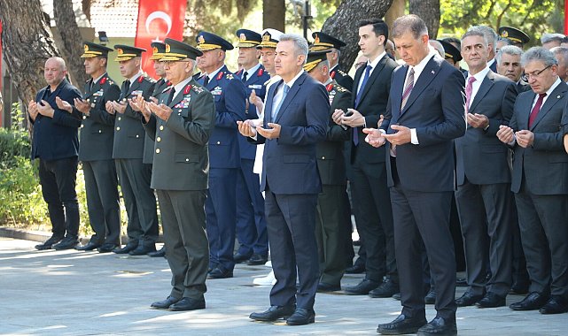 İzmir'de 15 Temmuz şehitleri dualarla anıldı