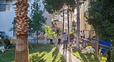 İzmir'de asma iskele devrildi: 3 işçi yaralandı