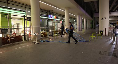 İzmir'de havalimanında polise bıçaklı saldırı; 4 yaralı