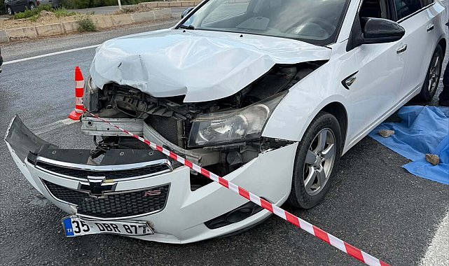 İzmir'de iki araç çarpıştı: 1 ölü, 5 yaralı