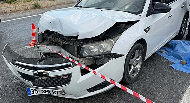İzmir'de iki araç çarpıştı: 1 ölü, 5 yaralı