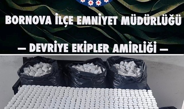 İzmir'de polisten kaçan şüphelinin terk ettiği otomobilde 118 bin sentetik hap ele geçirildi