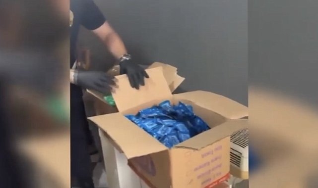Kadıköy'de depoya düzenlenen operasyonda 2 kilograma yakın uyuşturucu ele geçirildi