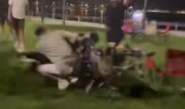 Kadıköy'de sopalı yumruklu kavga kamerada