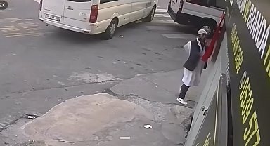Kağıthane'de Türk bayrağını sökerek yere atan şüpheli yakalandı: Arada sırada kendimi kaybediyorum