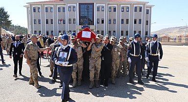 Kalp krizi geçirip hayatını kaybeden Uzman Çavuş Topaloğlu, son yolculuğuna uğurlandı