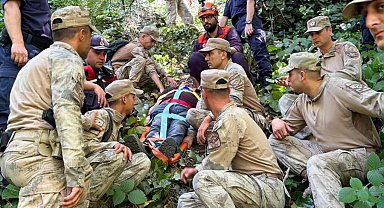 Kamp yaptığı kanyonda yaralanıp mahsur kaldı, ekipler tarafından kurtarıldı