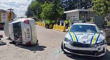 Kamyonla çarpışan otomobil takla attı: 1 çocuk öldü, 3 yaralı