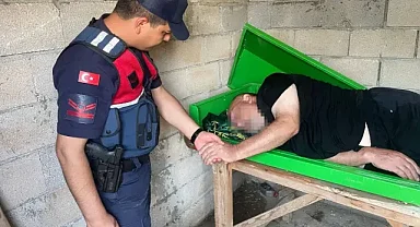 Kayıp olarak aranıyordu, tabutun içinden çıktı...