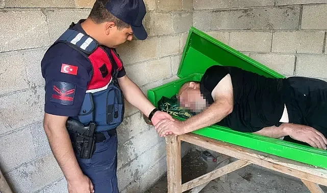 Kayıp olarak aranıyordu, tabutun içinden çıktı...