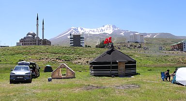 Kayseri'de 2 bin 200 metredeki yaylada çadır tatili