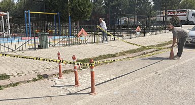 Kendisini ayağından vuran saldırgana taş atarak karşılık verdi
