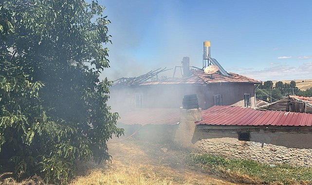 Kırıkkale'de ot yangının sıçradığı müstakil ev kullanılamaz hale geldi