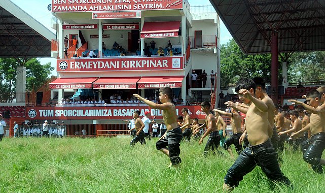 Kırkpınar güreşleri, minik boy pehlivanların müsabakaları ile başladı