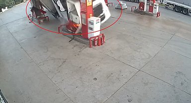 Kömür yüklü TIR, akaryakıt istasyonuna girdi: 1 ölü, 2 yaralı