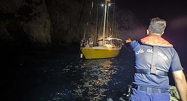 Kuşadası açıklarında sürüklenen teknedeki 2 kişi kurtarıldı